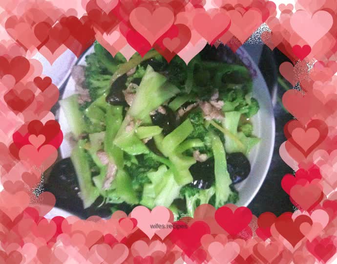 Stir-fried black fungus with broccoli