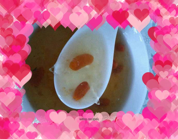 Peach Gum and Wolfberry Beauty Soup