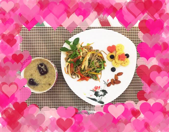 Soba noodles mixed with colorful vegetables and golden heat-relieving porridge