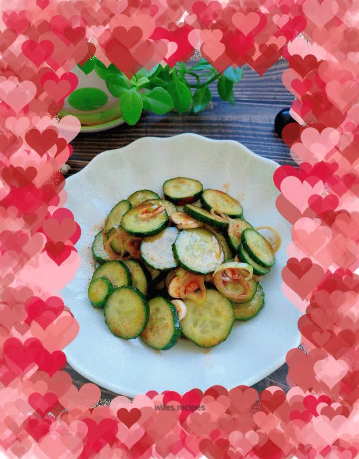 Oil-splashed cucumber slices