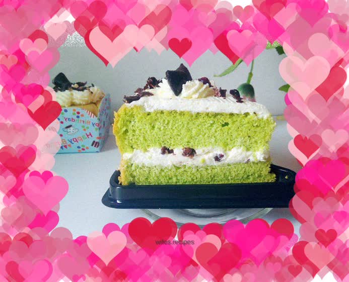 Spinach and red bean cake