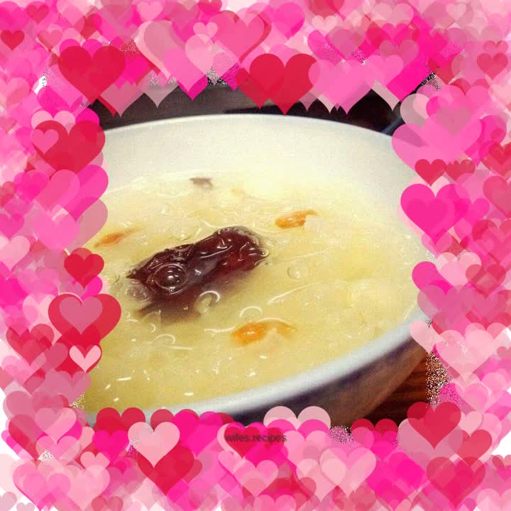 Beauty and beauty—have a bowl of red dates, lotus seeds and tremella soup in summer. It’s crystal clear—eat your beauty