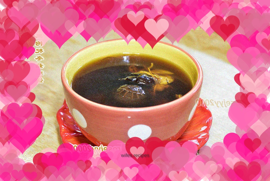 Black wolfberry and mushroom chicken soup