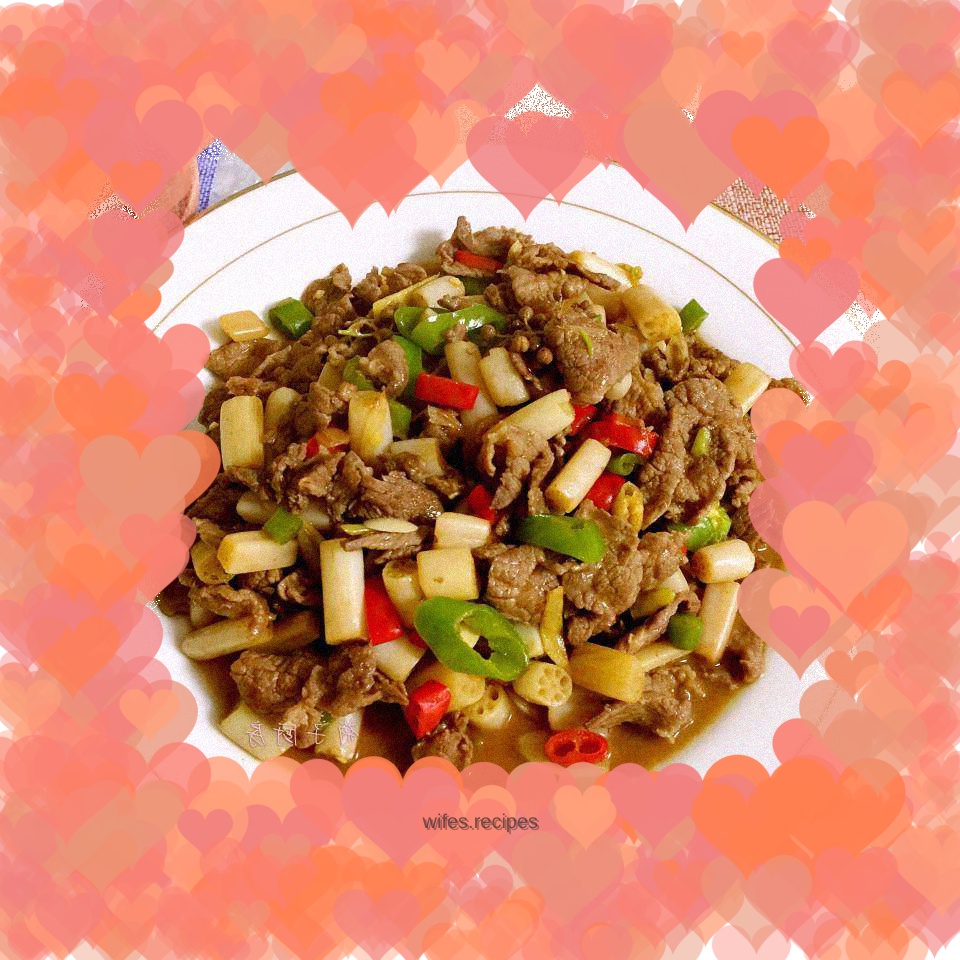 Stir-fried beef with spicy and sour lotus root