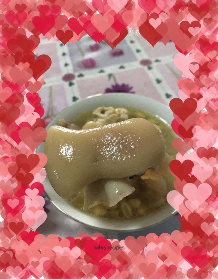 Soybean and Pig’s Knuckle Soup