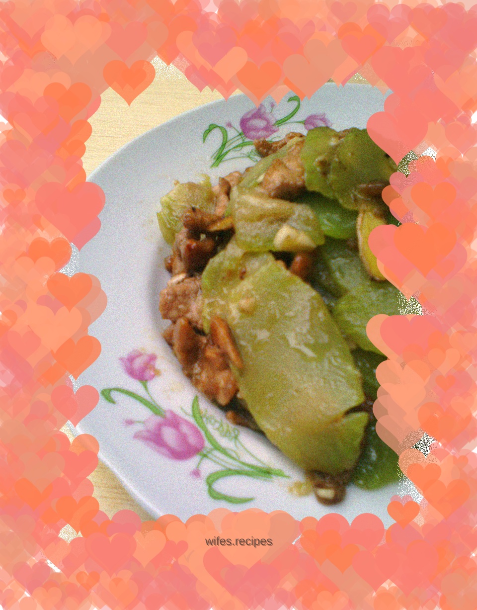 Stir-fried meat with lettuce