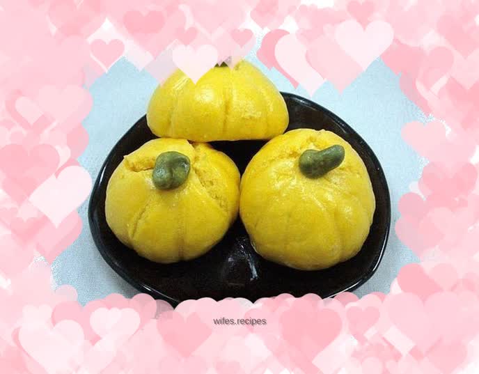 Pumpkin steamed buns