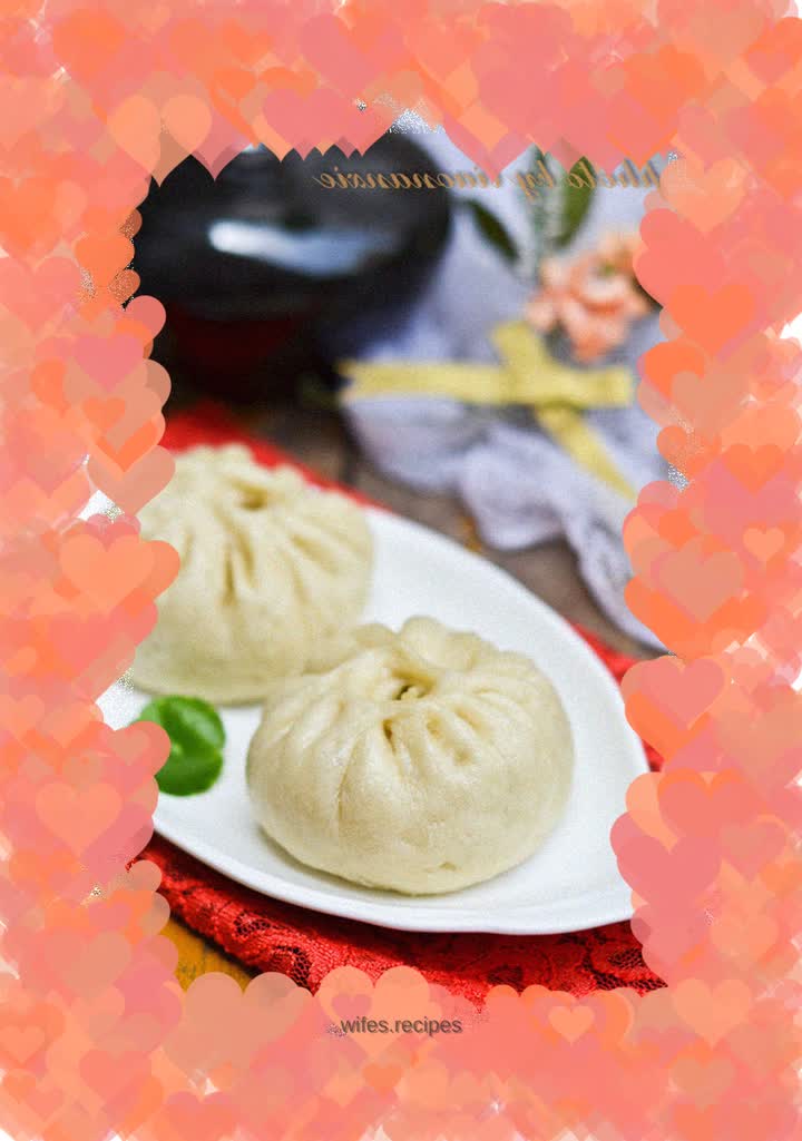 Big buns with cabbage and egg