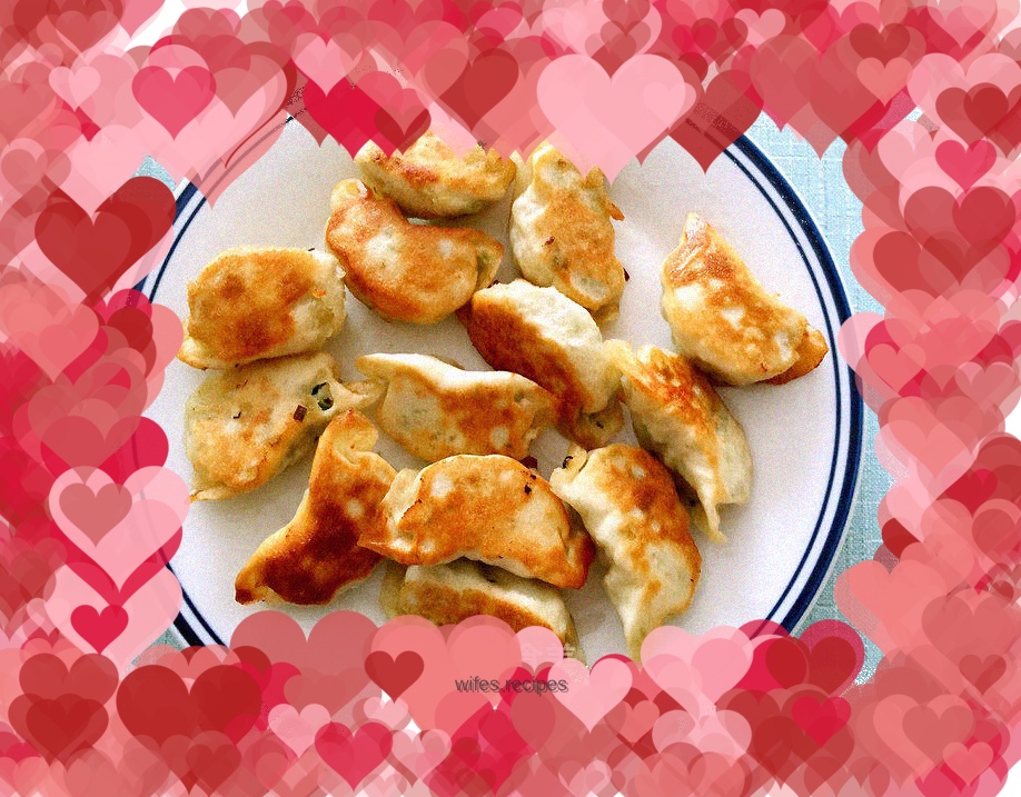 Chives and pork dumplings (fried dumplings)