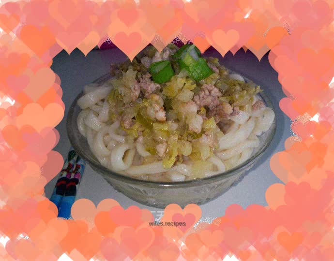 Braised noodles with pickled cabbage and minced pork