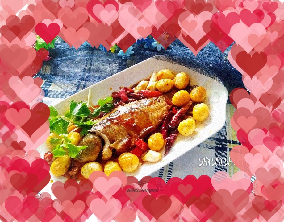 Braised crucian carp with quail eggs