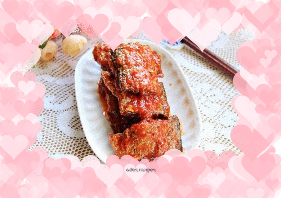 Hairtail fish in tomato sauce