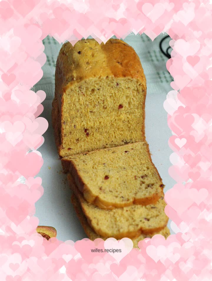 Bread machine version of dried fruit, carrot and wheat bread