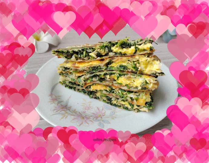 Lettuce, egg and wheat cake