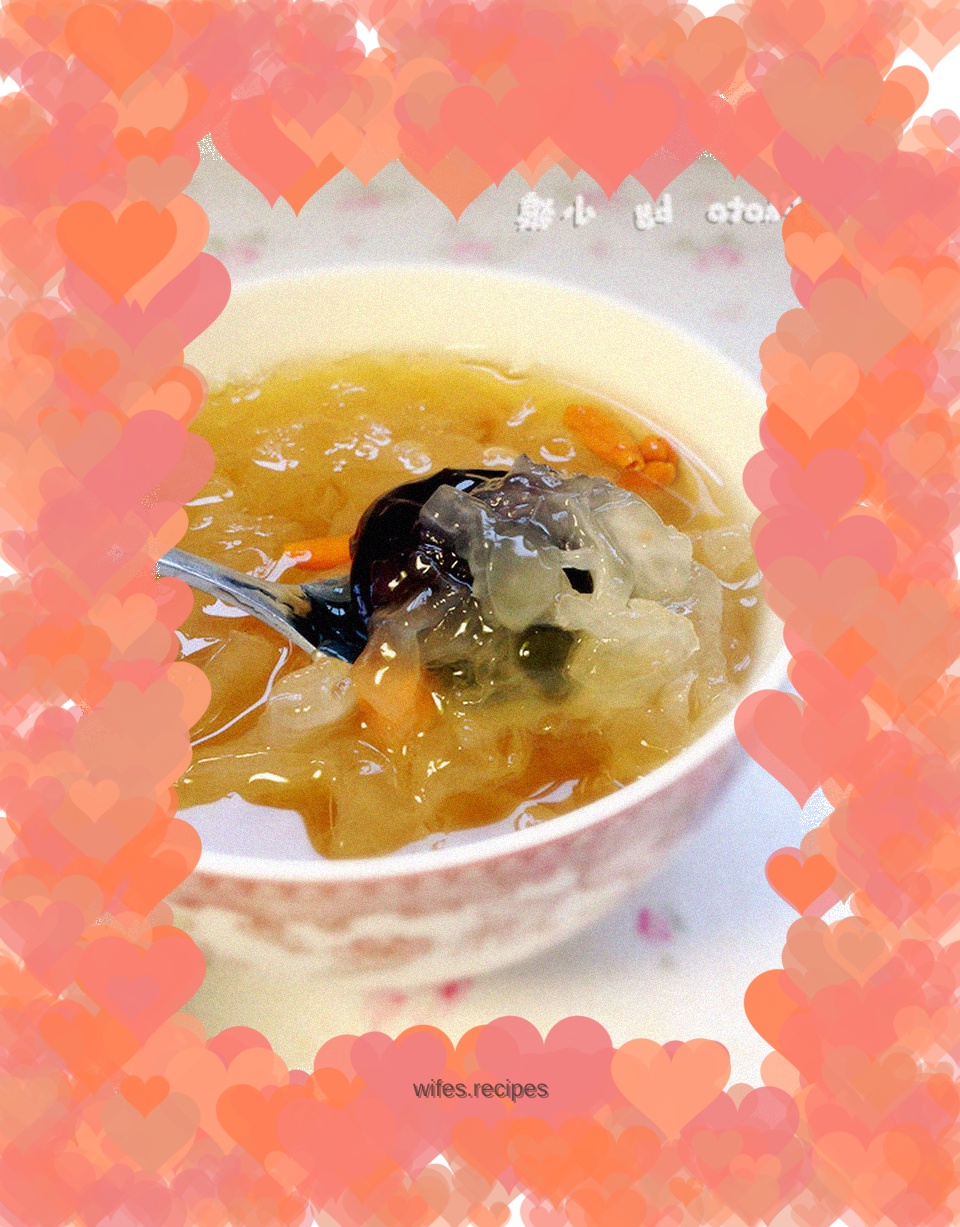 Moisturizing and beautifying----Tremella, red dates and wolfberry soup