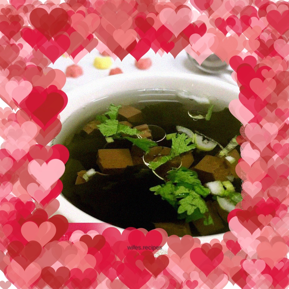 Duck blood wakame soup