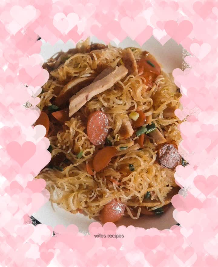 Fried rice noodles with ham