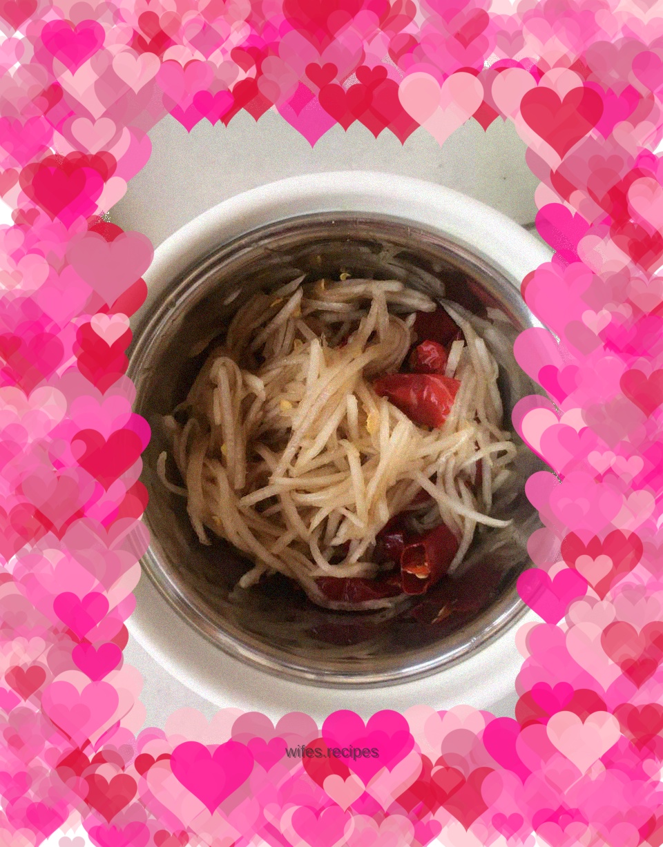 Hot and sour radish kimchi