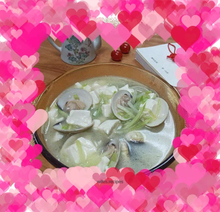 Stewed tofu soup with green radish and clams