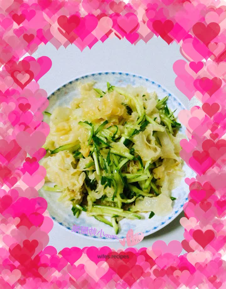Refreshing cucumber cold salad with white fungus