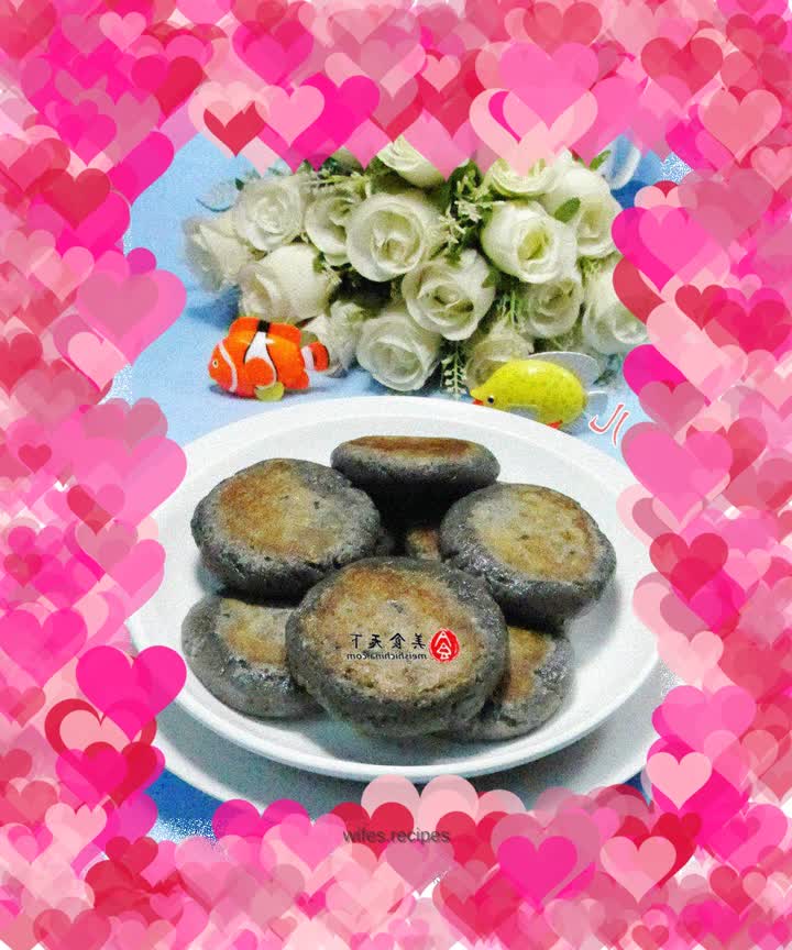 Pan-fried glutinous rice cake with sesame paste