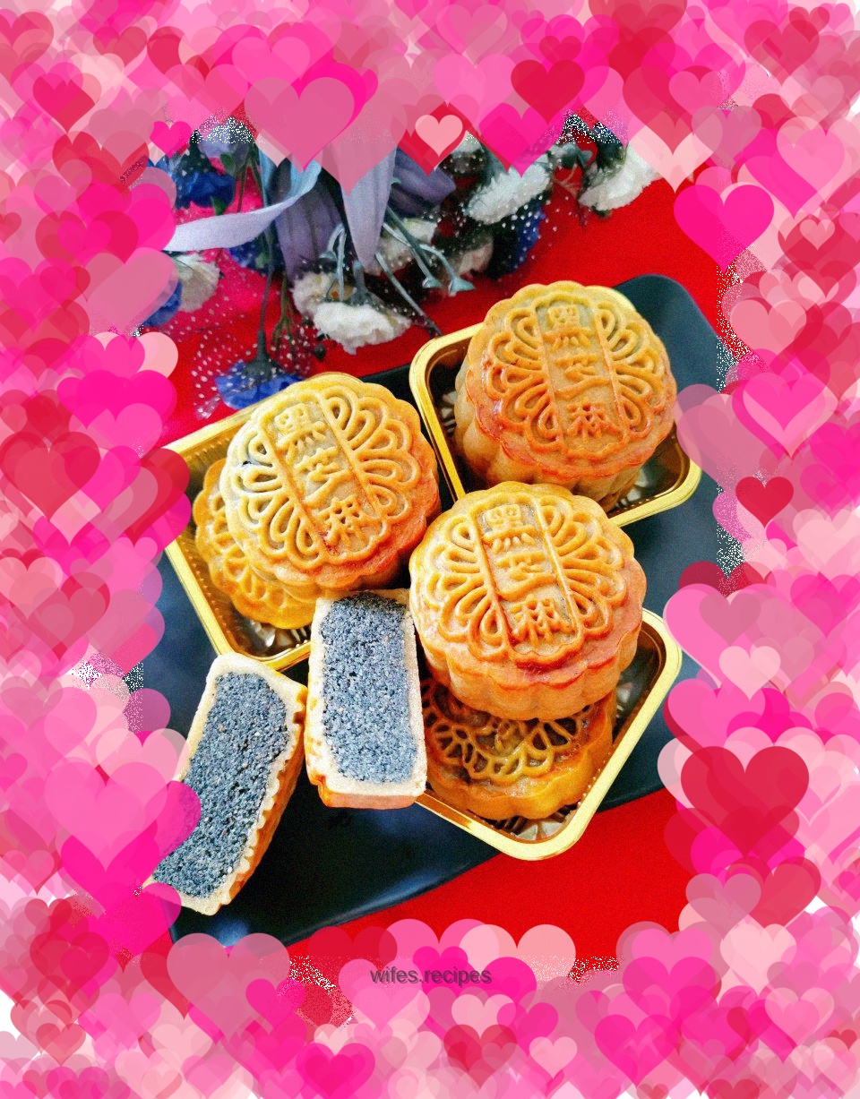 Black sesame filling mooncake