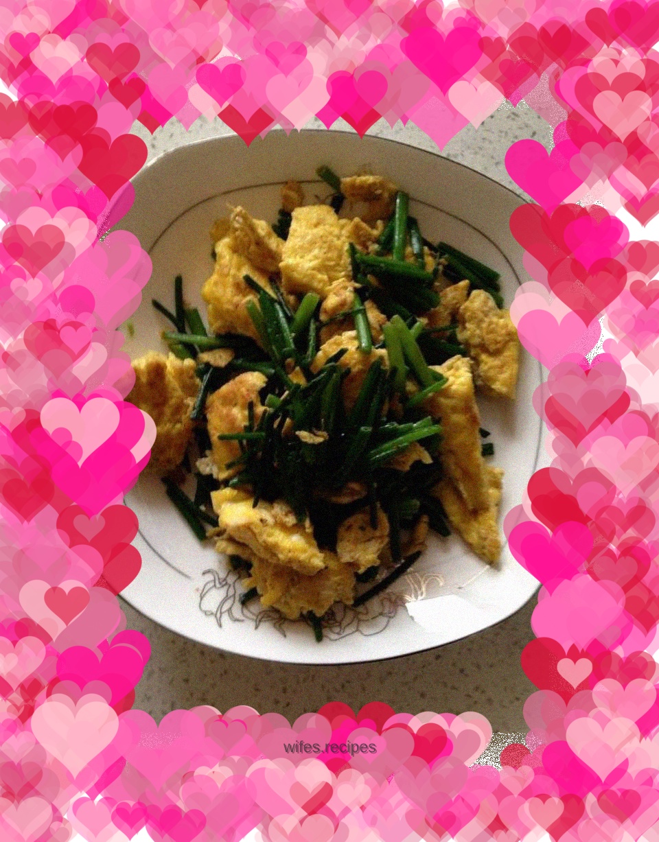 Fried eggs with garlic sprouts
