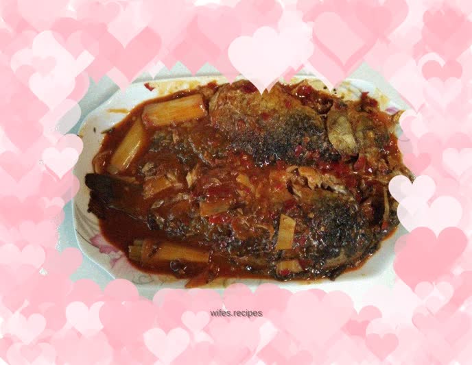 Braised crucian carp with soy sauce