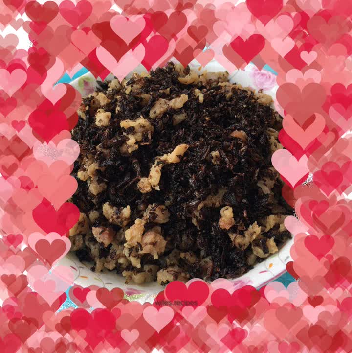 Stir-fried lard residue with dried prunes