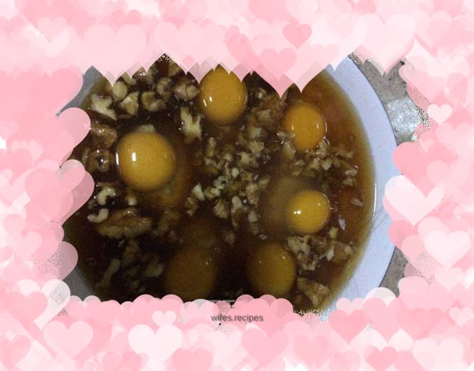 Egg and walnut stew in wine