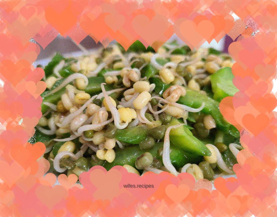 Stir-fried bitter gourd with mung bean sprouts