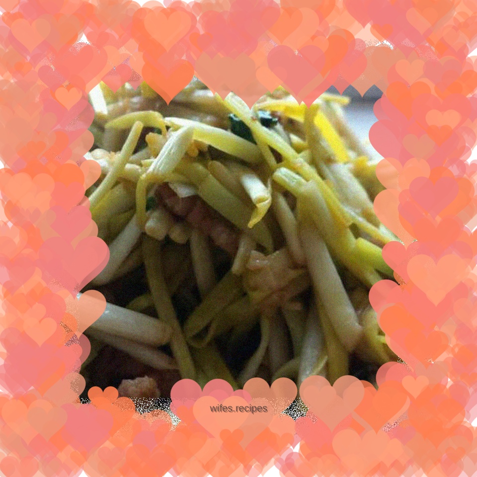 Stir-fried pork with garlic is super simple and delicious