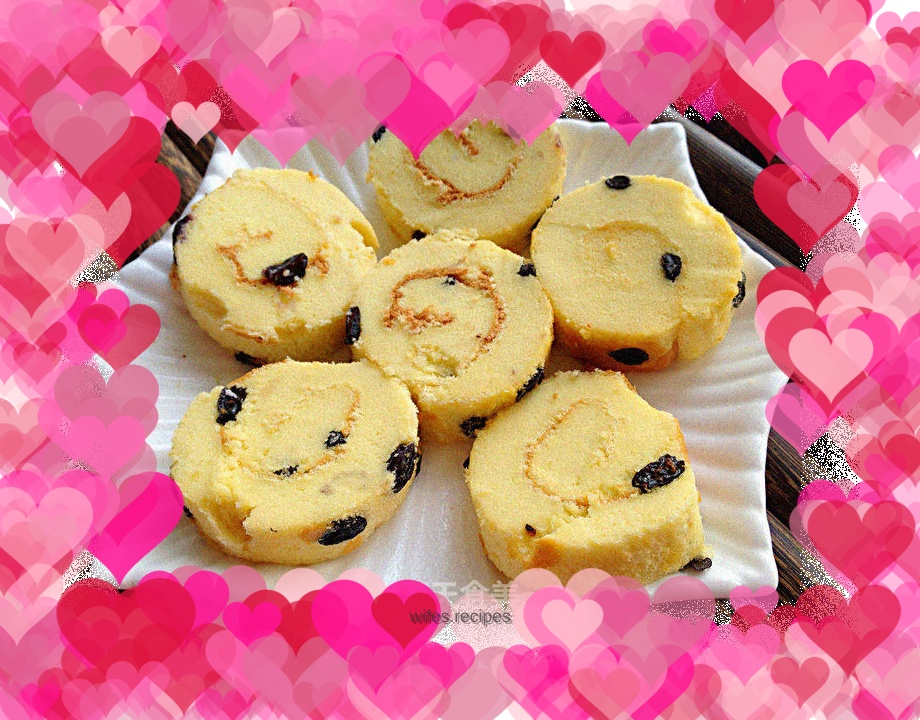 Blackcurrant cake roll