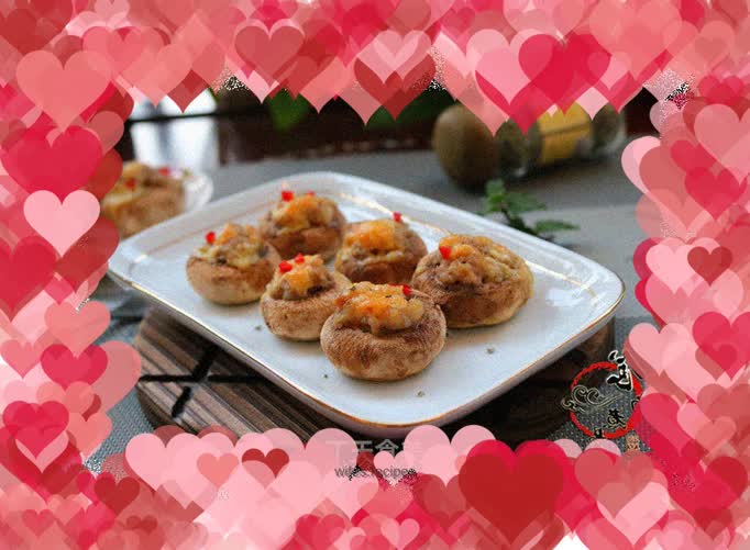 Grilled mushrooms with cheese and minced meat