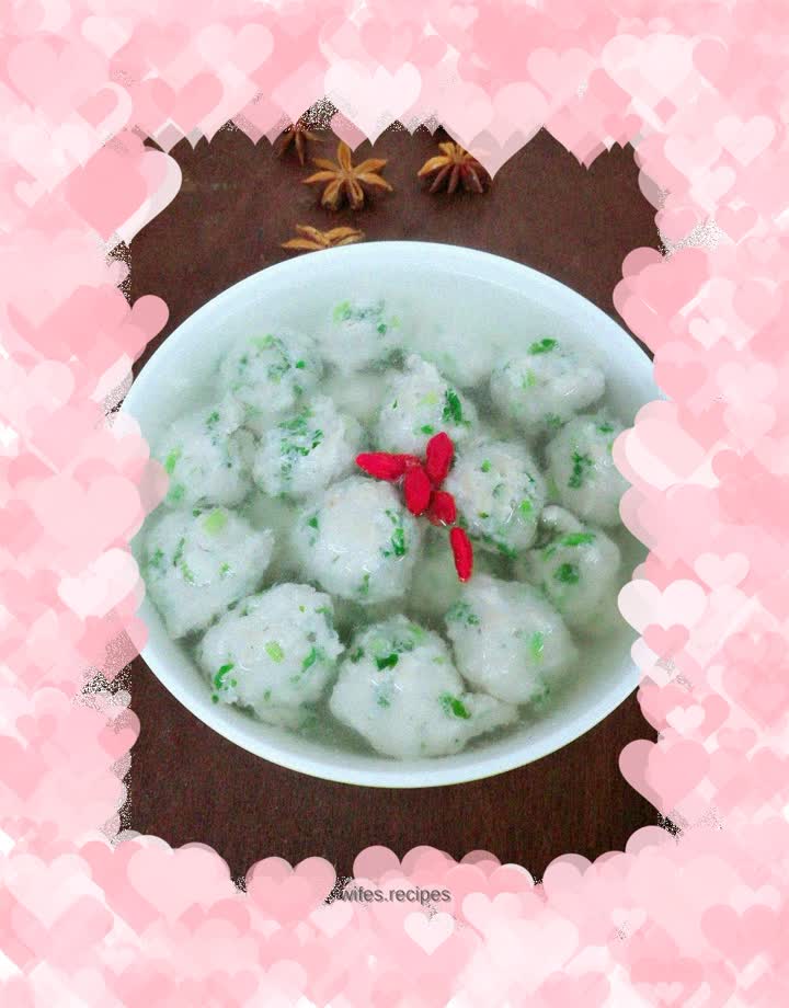 Coriander meatballs in clear soup