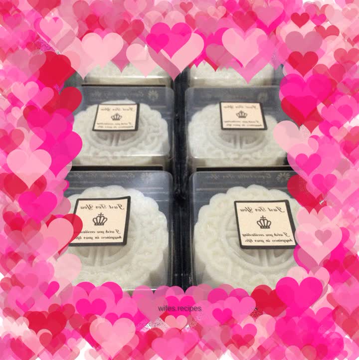 Lotus Paste Egg Yolk Snowskin Mooncake