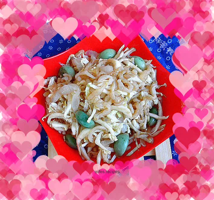 Laba garlic and cabbage mixed with jellyfish