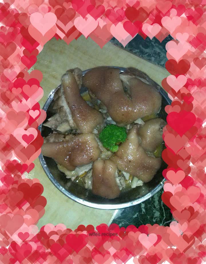 Ticking pig’s trotters with ginger juice