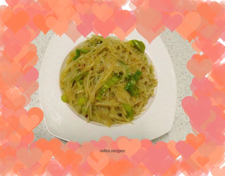 Green pepper and potato shreds