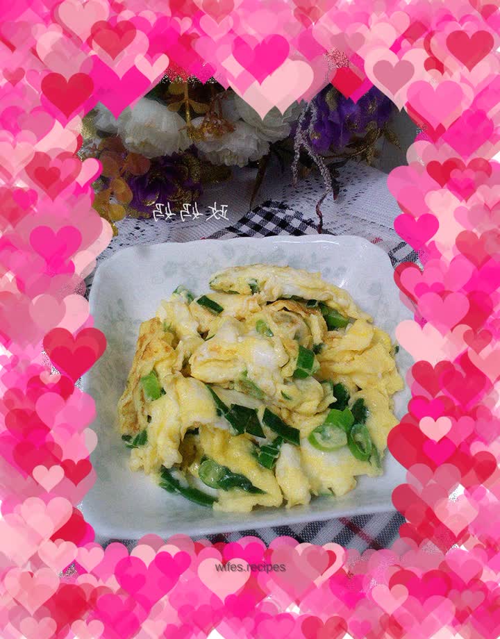 Fried eggs with green onions