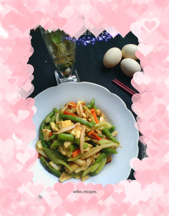 Fried eggs with seasonal vegetables