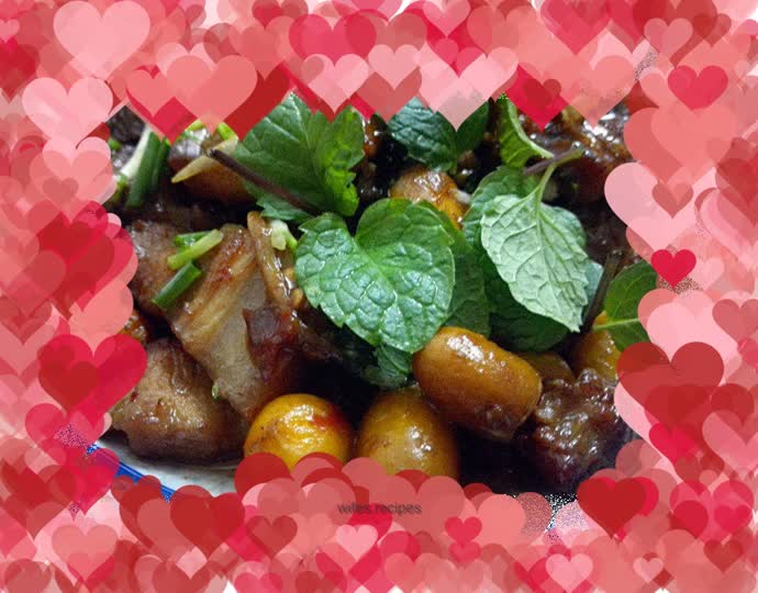 Braised pork belly with water hyacinth fruit