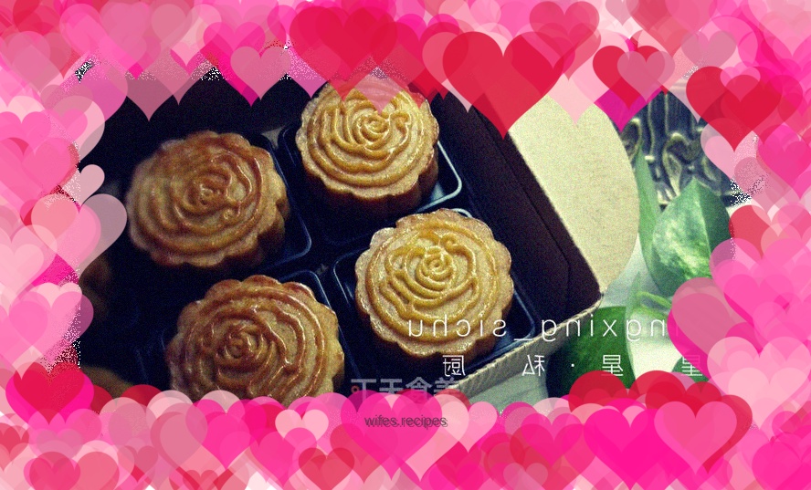 Lotus Paste and Egg Yolk Mooncake