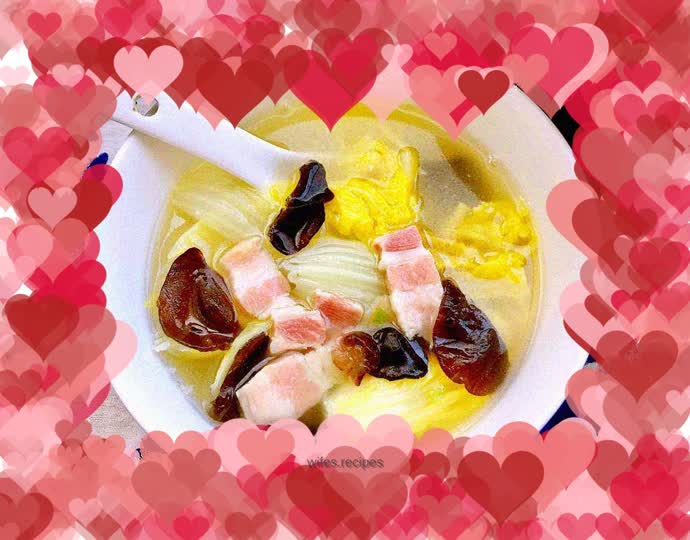 Baby cabbage and fungus salty meat soup