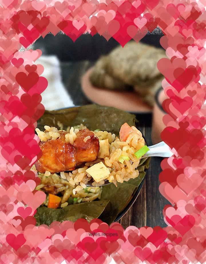 Lotus-flavored eight-treasure glutinous rice chicken