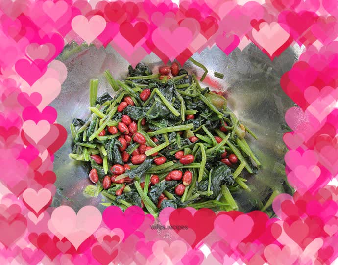 Peanuts mixed with spinach