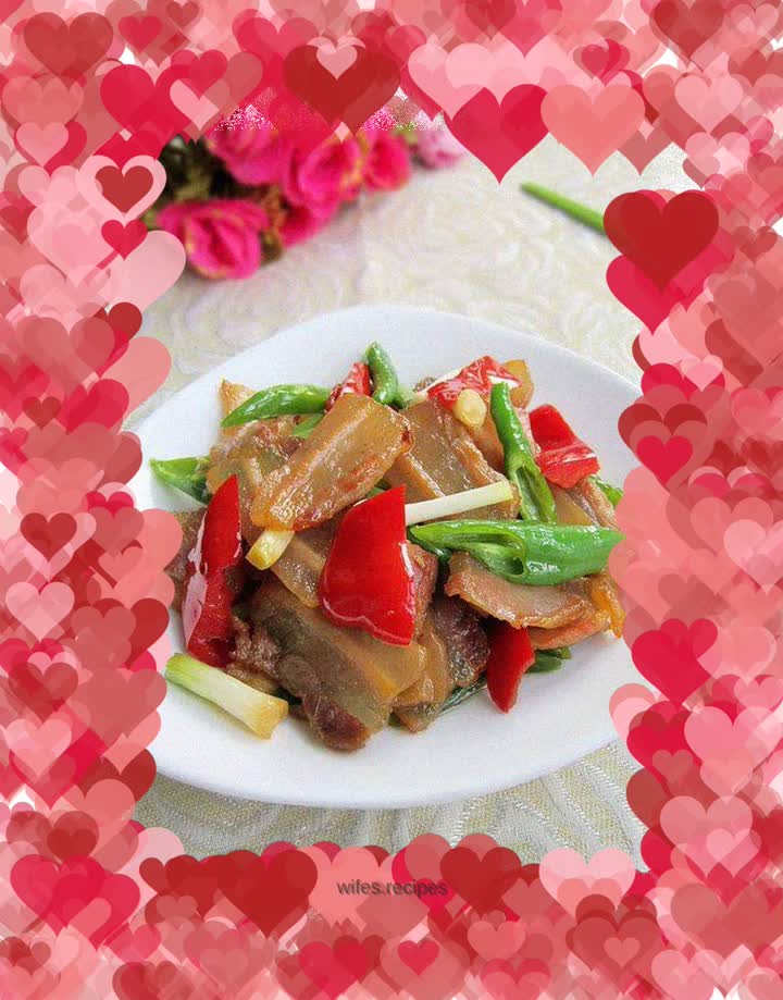 Stir-fried bacon with two peppers