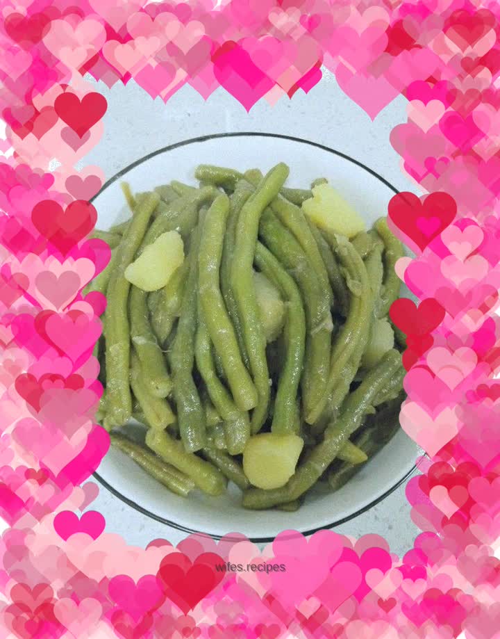 Beans stewed in chicken sauce