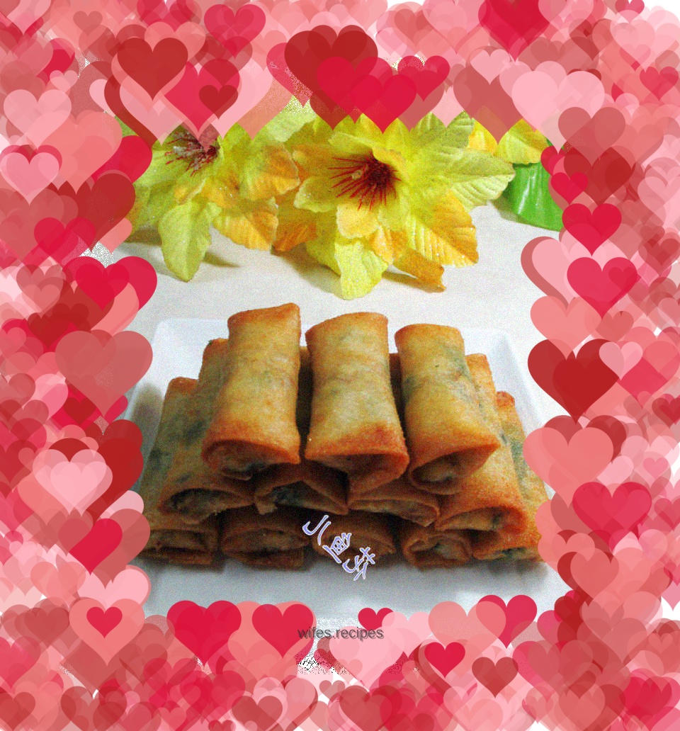 Spring rolls stuffed with dried parsley leaves