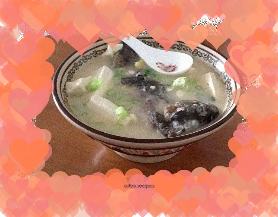 Crucian carp tofu soup